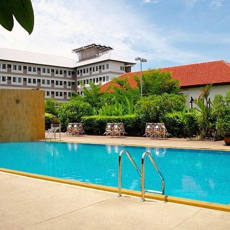 J. Park Hotel Chonburi Buitenkant foto