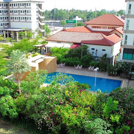 J. Park Hotel Chonburi Buitenkant foto