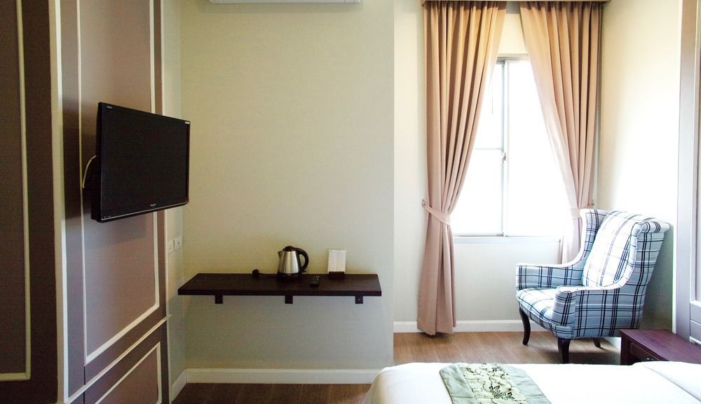 J. Park Hotel Chonburi Buitenkant foto