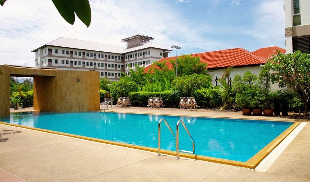 J. Park Hotel Chonburi Buitenkant foto