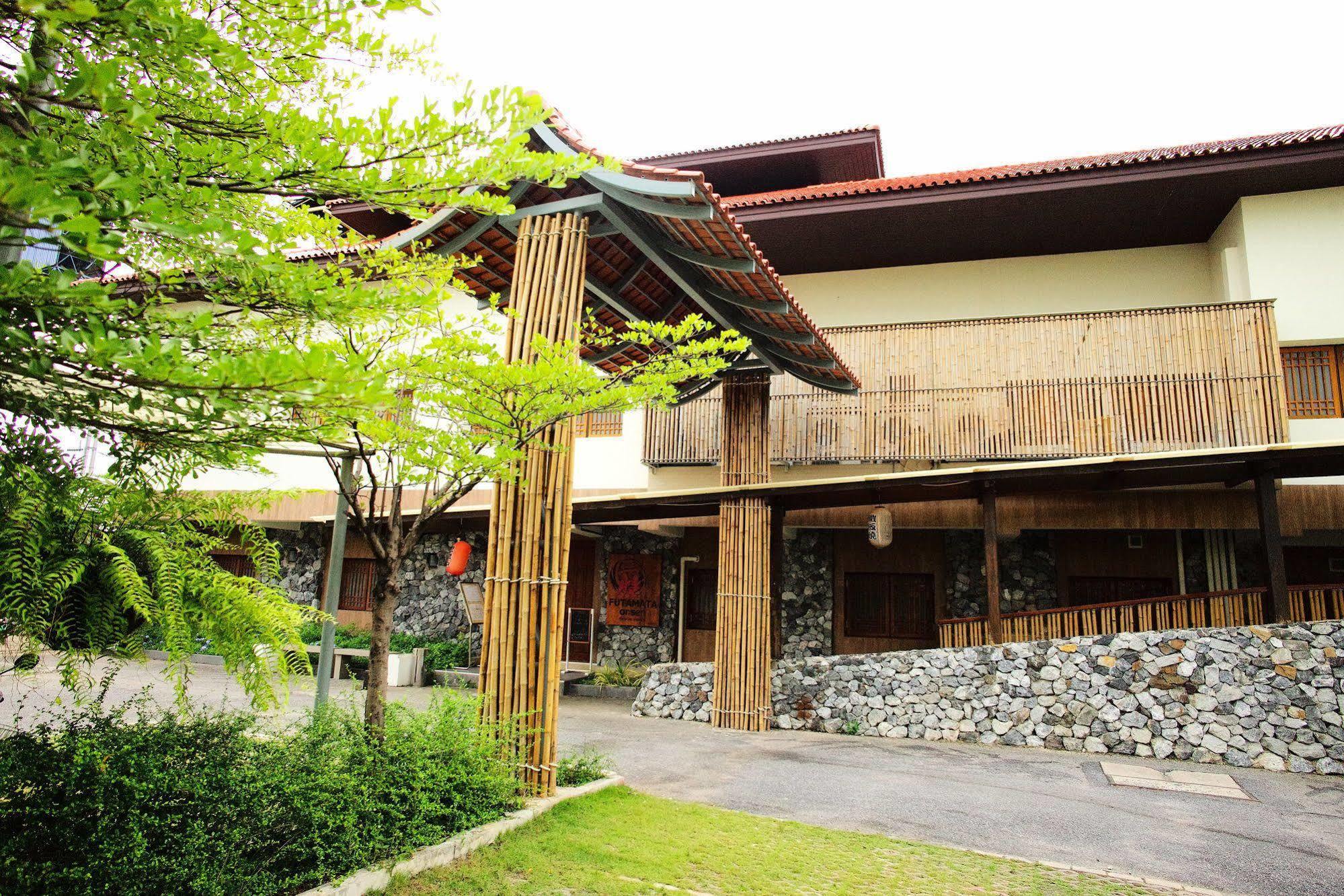 J. Park Hotel Chonburi Buitenkant foto