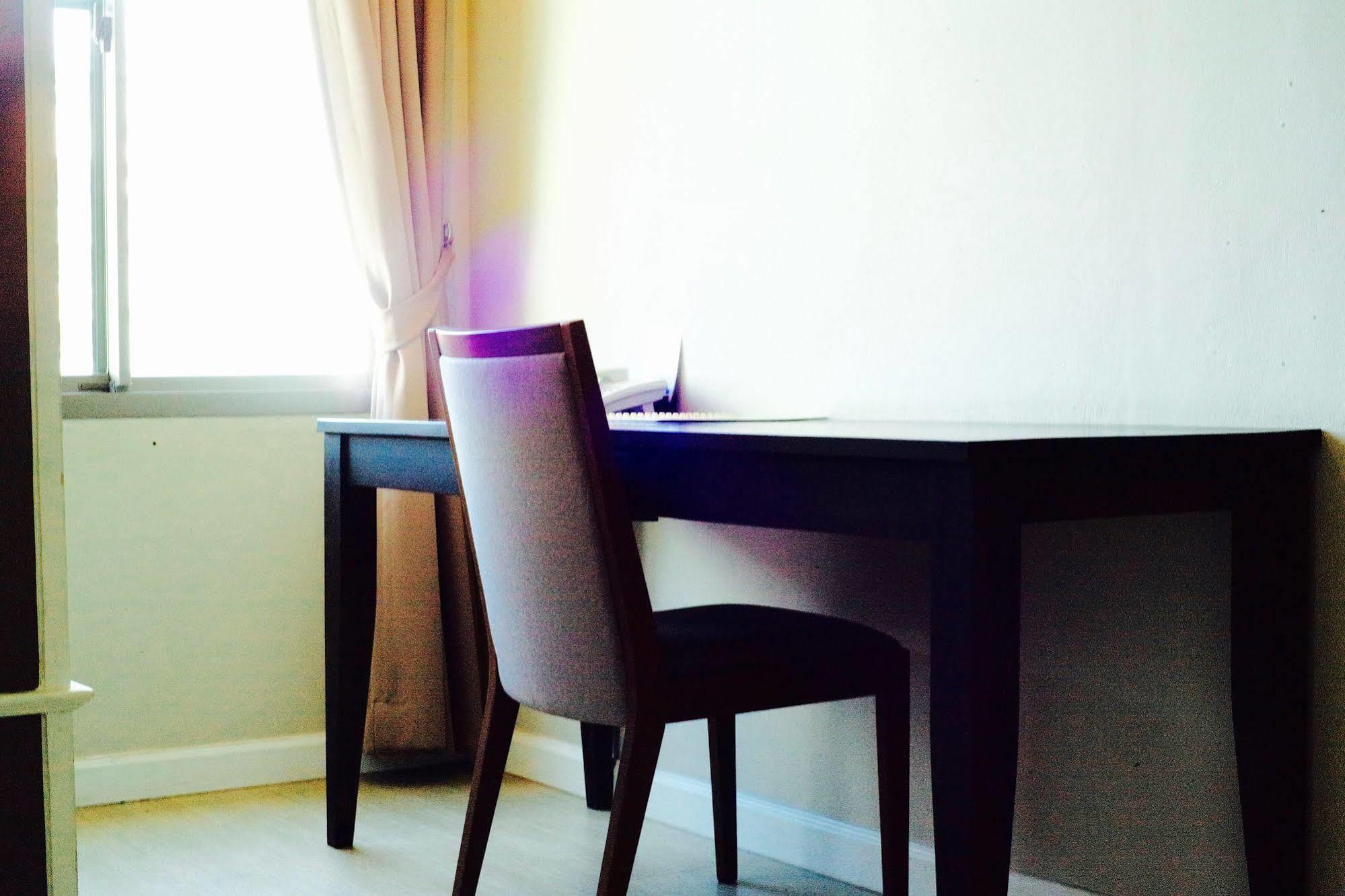 J. Park Hotel Chonburi Buitenkant foto