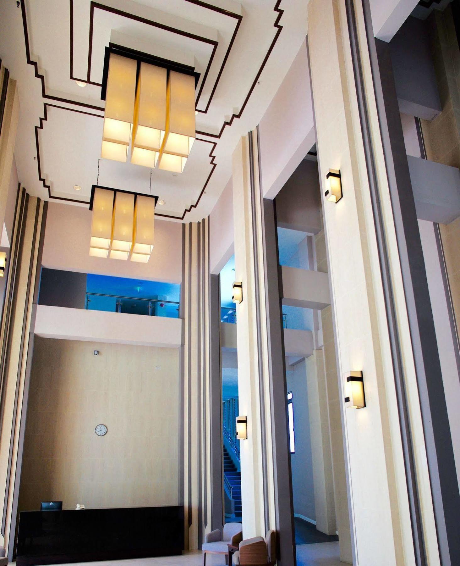 J. Park Hotel Chonburi Buitenkant foto