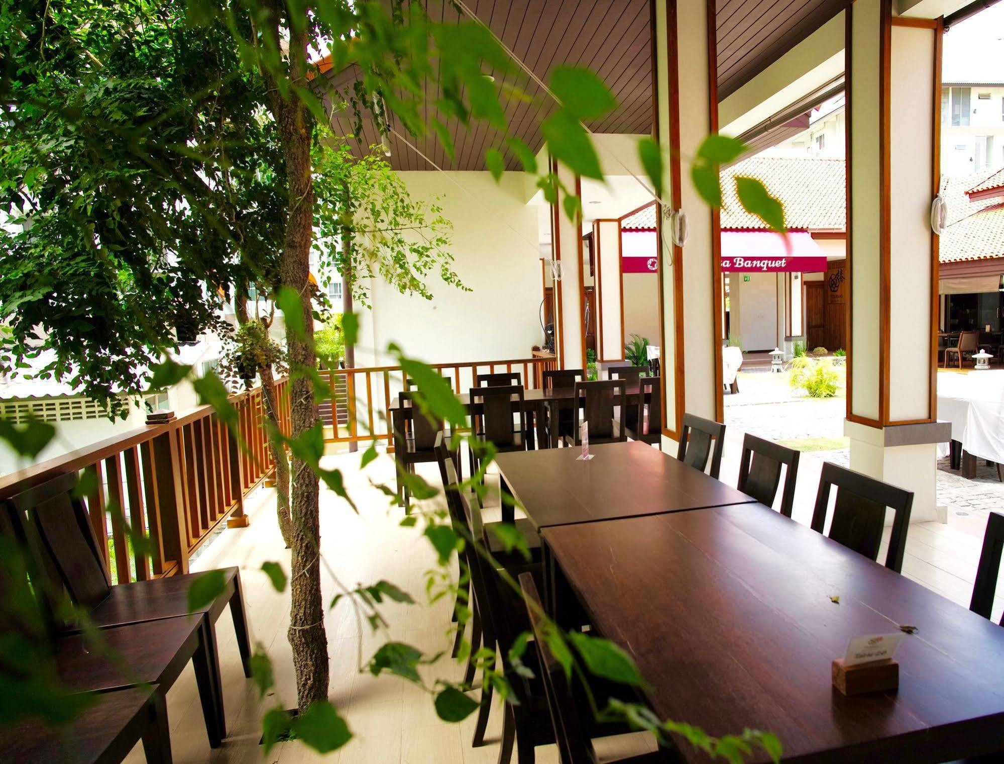 J. Park Hotel Chonburi Buitenkant foto