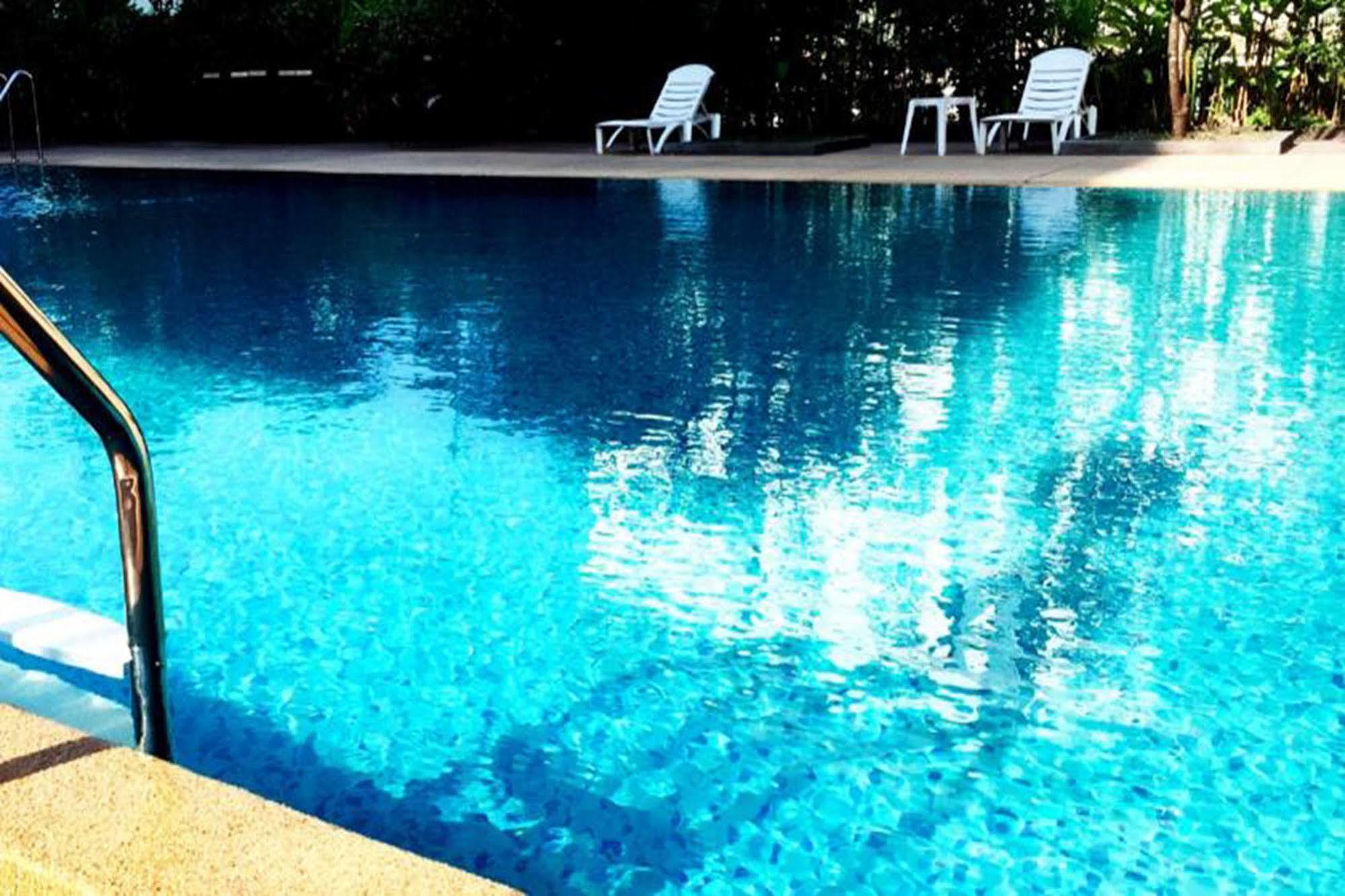 J. Park Hotel Chonburi Buitenkant foto