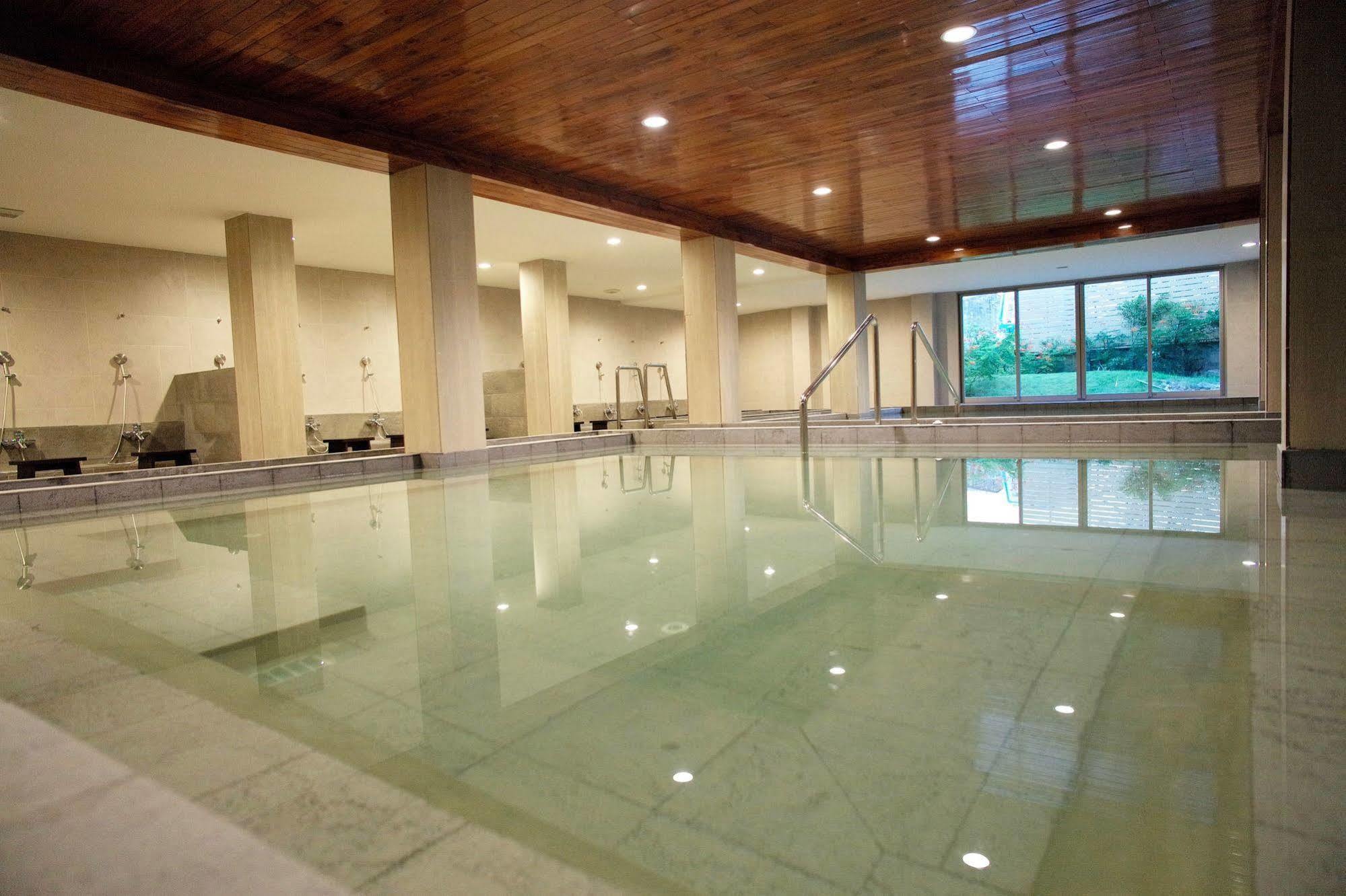 J. Park Hotel Chonburi Buitenkant foto