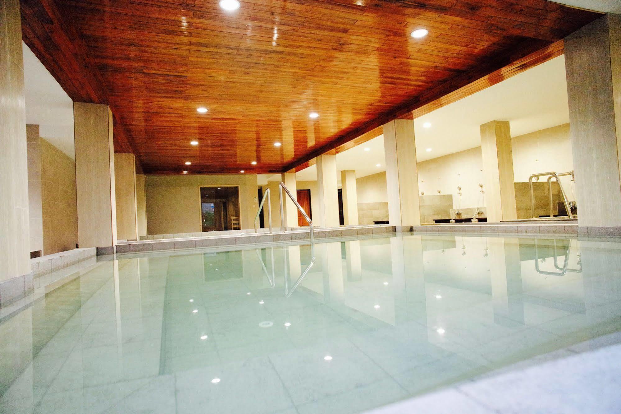 J. Park Hotel Chonburi Buitenkant foto