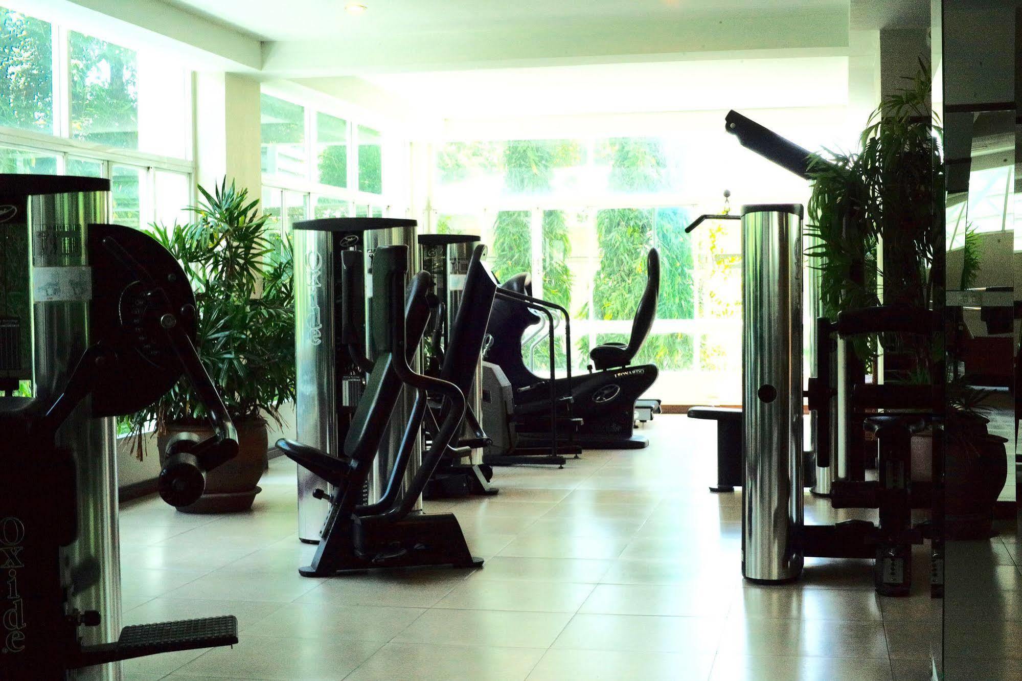 J. Park Hotel Chonburi Buitenkant foto