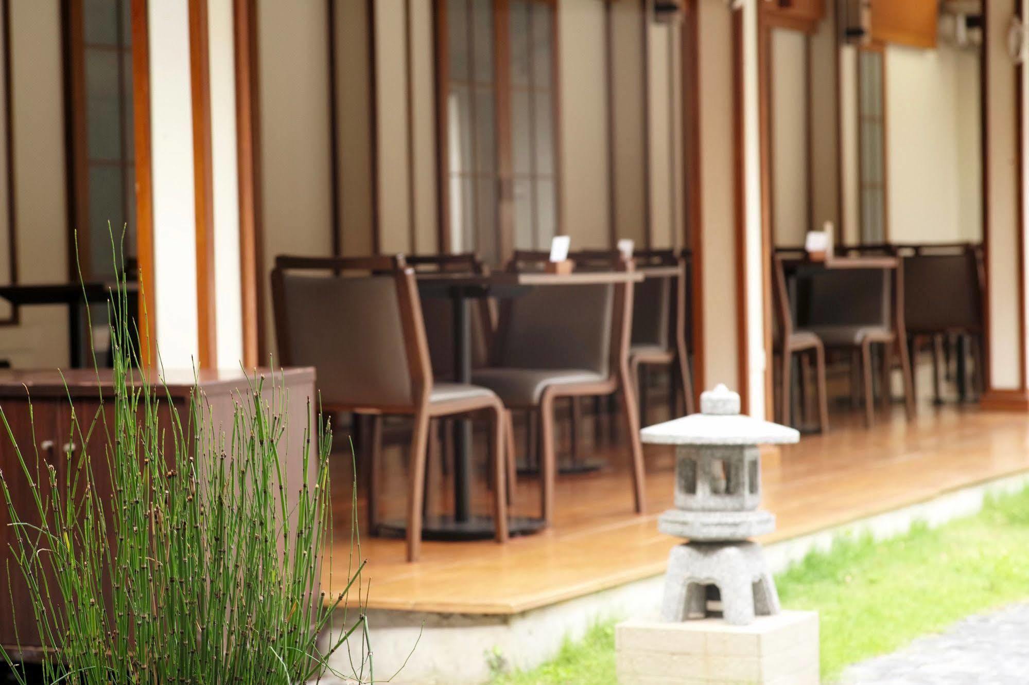 J. Park Hotel Chonburi Buitenkant foto